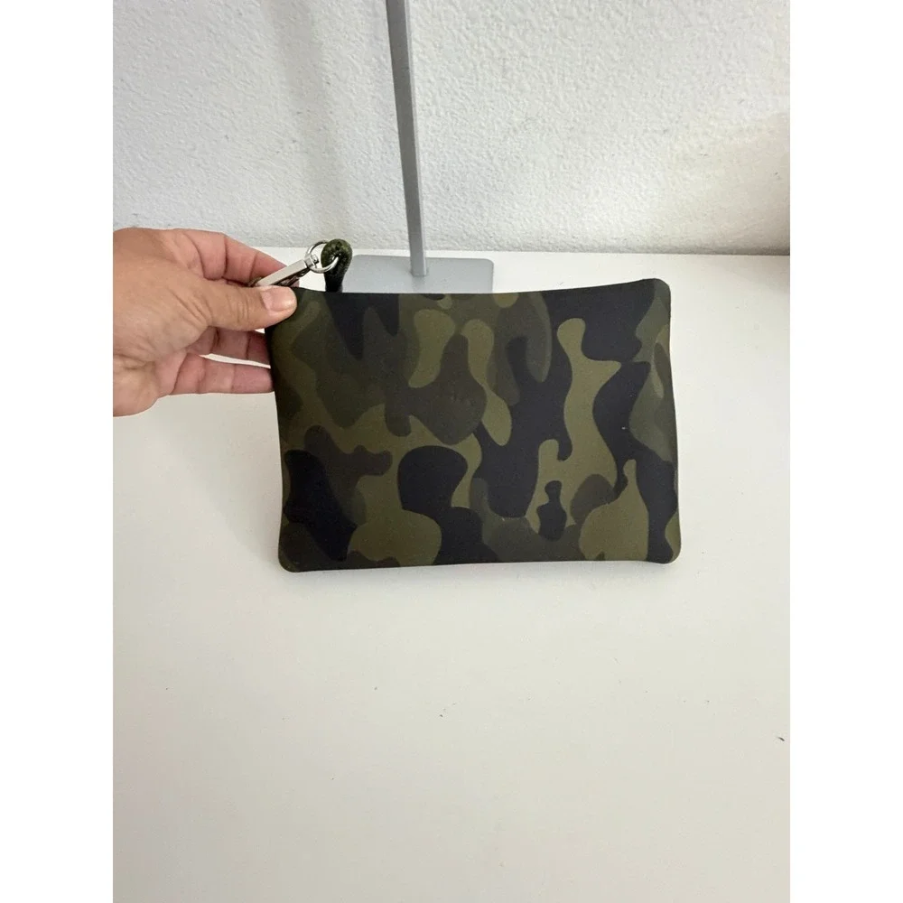 Unbranded neoprene wristlet